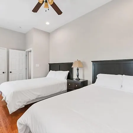 Villa Entire Building In The Grove Perfect For Groups